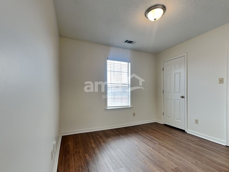 Building Photo - 821 Rain Dance Way