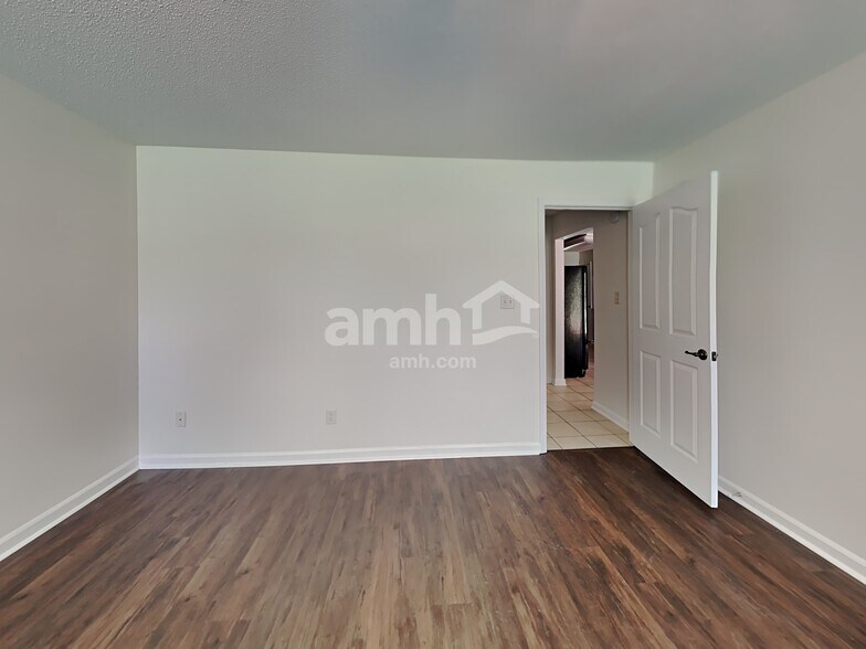 Building Photo - 8014 New Castle Cv