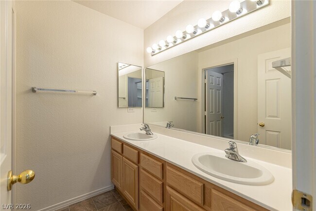 Building Photo - 718 Tiffany Bend St