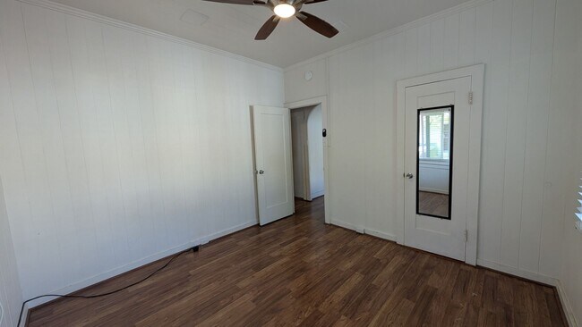 Building Photo - 3609 Leahi Ave