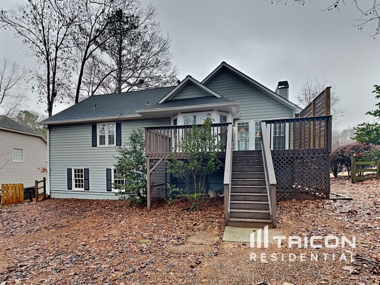 Building Photo - 703 Players Ct