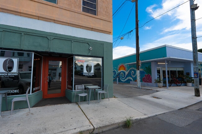 have coffee with the locals at Common Grounds - 1517 N Palmway