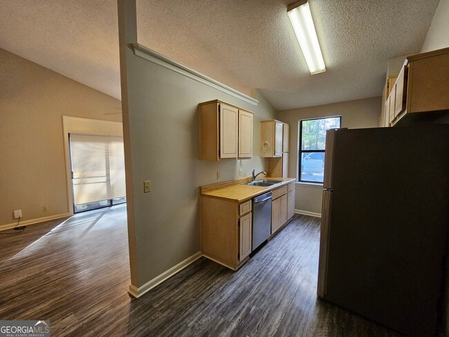 Building Photo - 108 E Lakemont Dr
