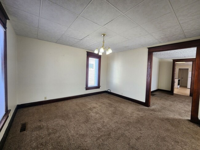 Building Photo - 3 Bedroom House w/Detached Garage!!!