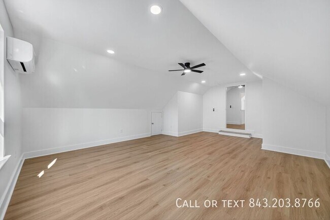 Building Photo - 955 Godber St