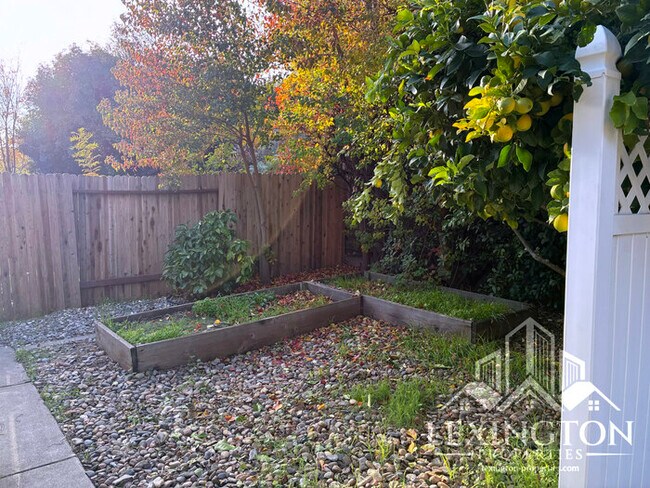 Building Photo - Beautifully Updated, 3BD+office/2BA, Single-Story Home in Rocklin – Off Stanford Ranch Rd., Near ...