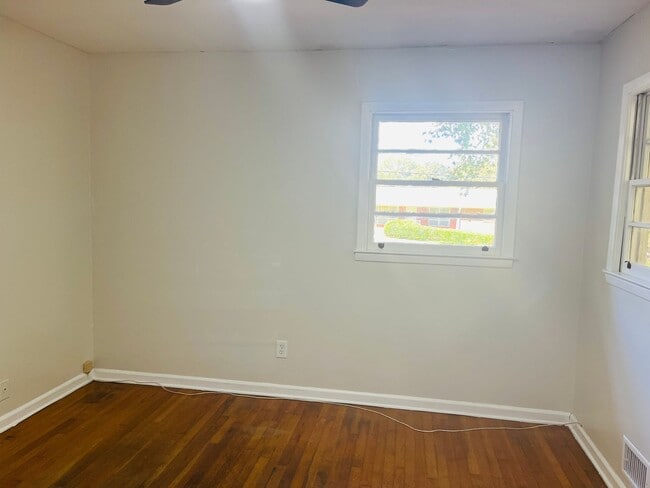 Building Photo - 531 Locke St