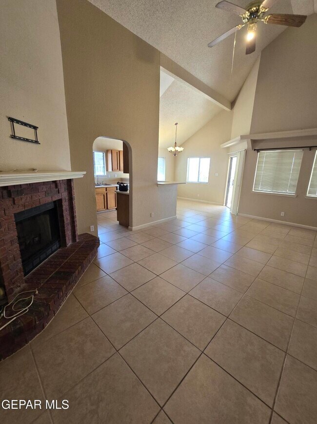 Building Photo - 1025 Desierto Luna St