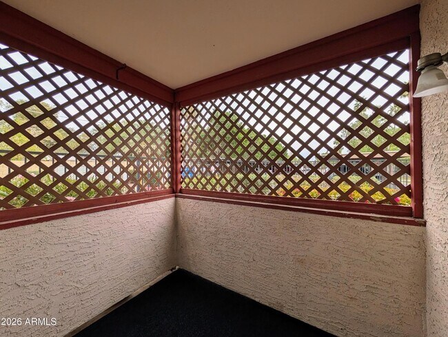 Building Photo - 4211 E Palm Ln