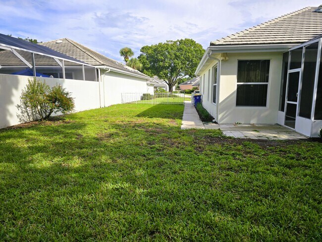 Building Photo - 5131 SE Sweetbrier Terrace