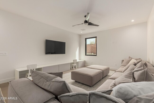 Building Photo - 4905 E White Gates Dr