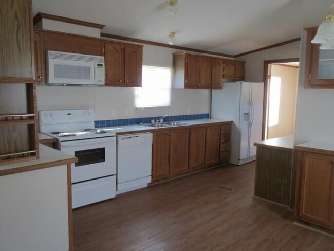 Building Photo - 213 Dogwood Ln