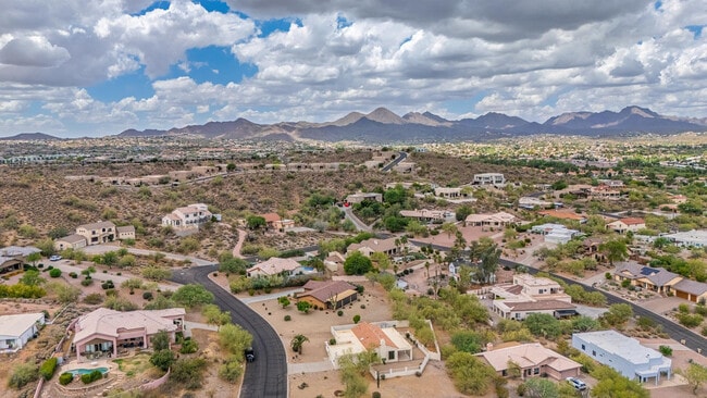 Building Photo - 17422 Flat Rock Dr