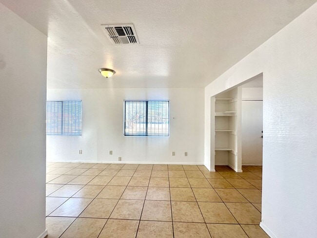 Building Photo - Alamo1185