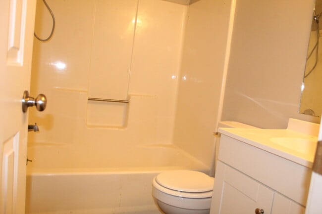 Building Photo - 1007 Windsong Cir