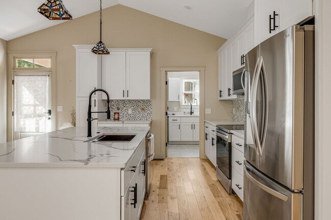 Building Photo - 40 Rangeley Dr