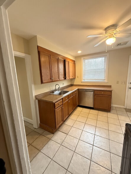 Building Photo - 190 Institute Rd