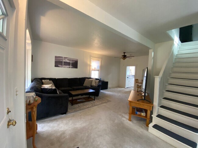 Building Photo - Pet Friendly |Stylish 3 Bedroom | 2 Bath Duplex in The Dalles – Great Location & Modern Comforts