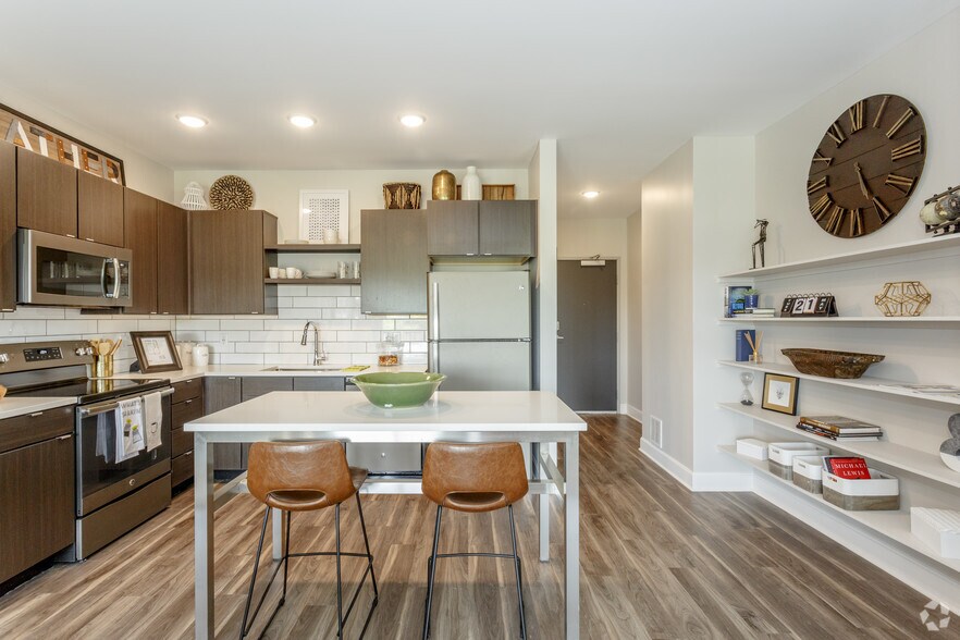1BR, 1BA - 804 SF - Union Berkley