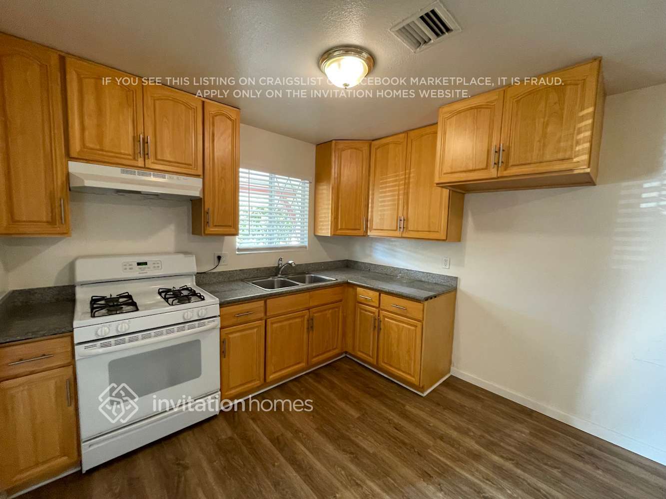 Building Photo - 452 Ladera Dr