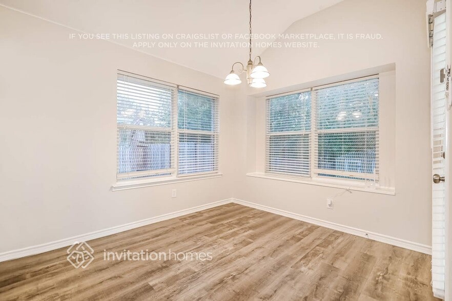 Building Photo - 2810 Beacon Hill Dr