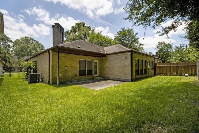 Building Photo - 3323 Village Falls Ct