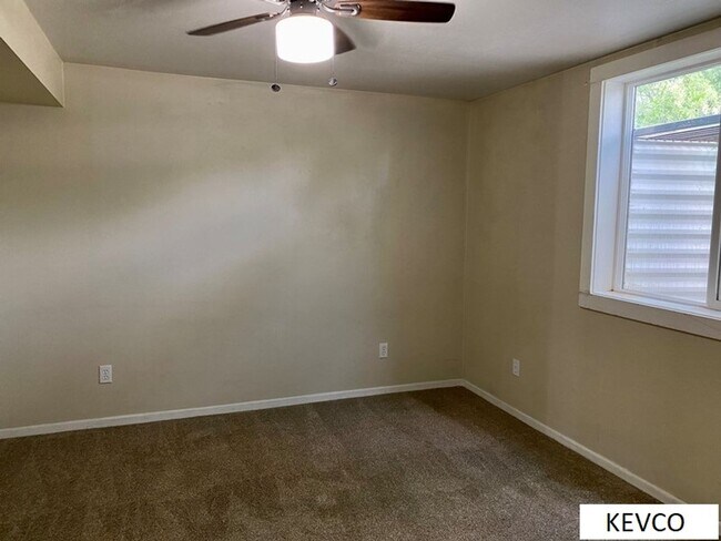 Building Photo - Spacious Home in Campus West!