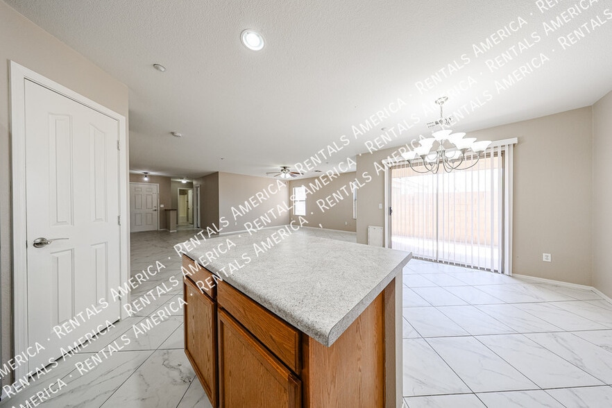 Building Photo - 1404 S Crossbow Ct