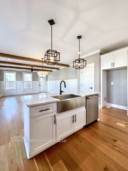 Building Photo - 1107 Walsh St