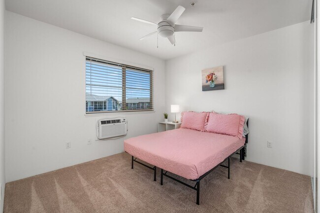 Building Photo - Fully Furnished Townhome with Garage, 3 bedroom/2.5 Bathroom at Kamalani Flats