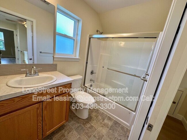 Building Photo - 2625 NE Clackamas St