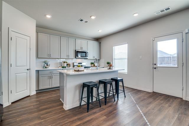 Building Photo - 7230 Vlg Fls Ln