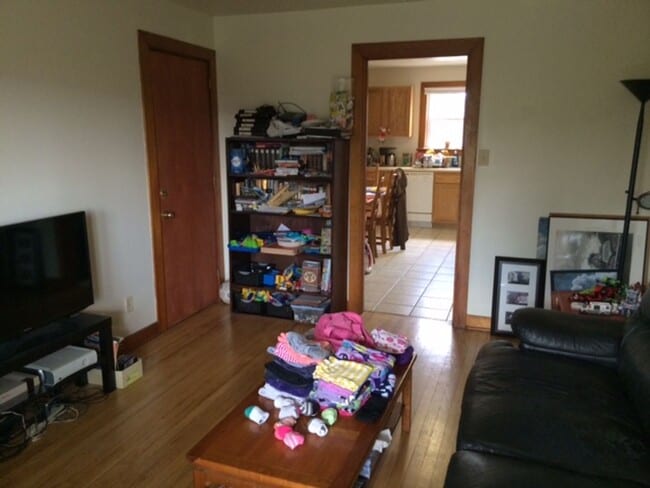 Building Photo - 2 bedroom, 1 bath Second Floor Apartment in Lemont