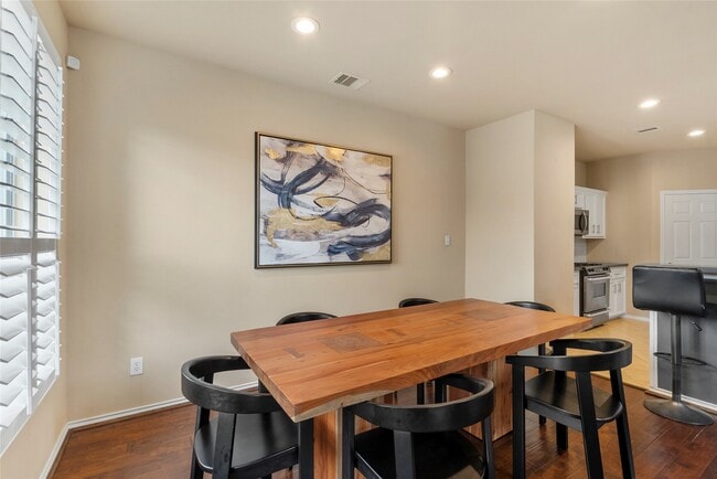 Building Photo - 5239 Schuler St