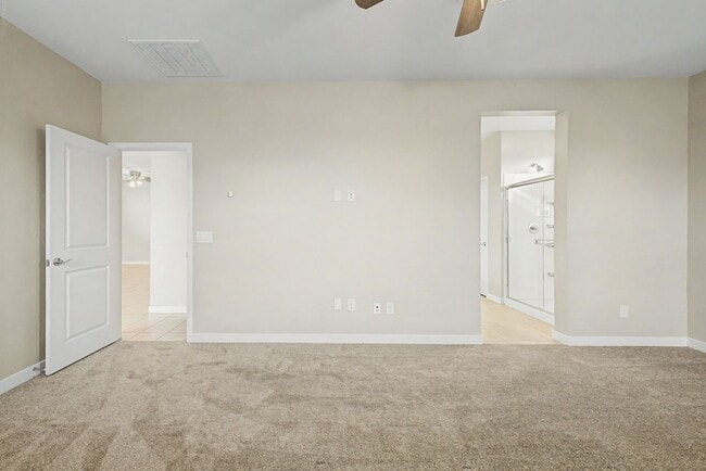 Building Photo - 4 bedroom 1 Story Home
