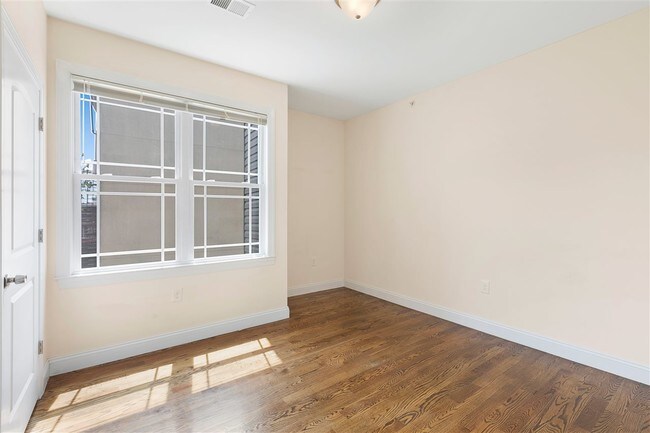 Building Photo - 28 Storms Ave