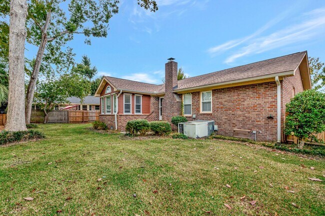 Building Photo - Charming 4-Bedroom, 2-Bath Brick Home with...