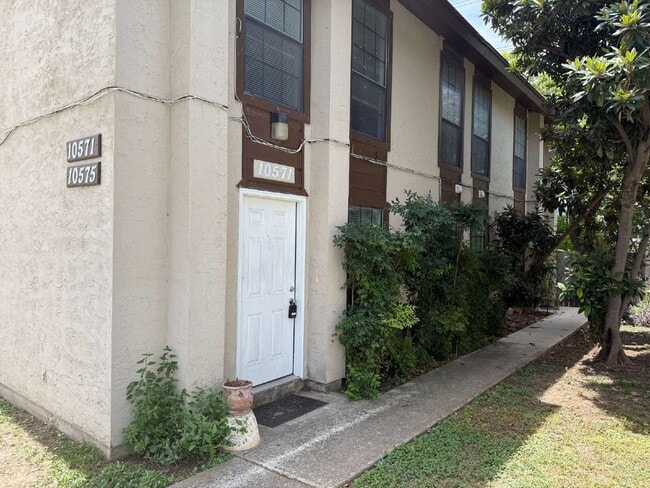 Building Photo - 10571 Starcrest-