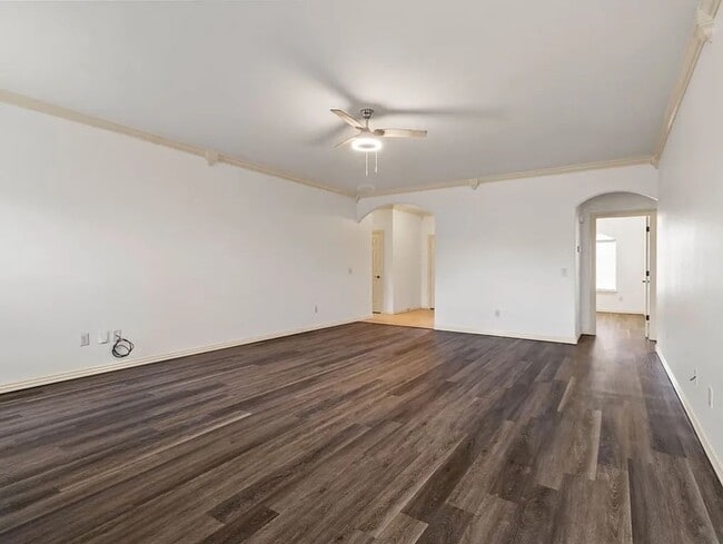 Building Photo - 1909 SW Elington St