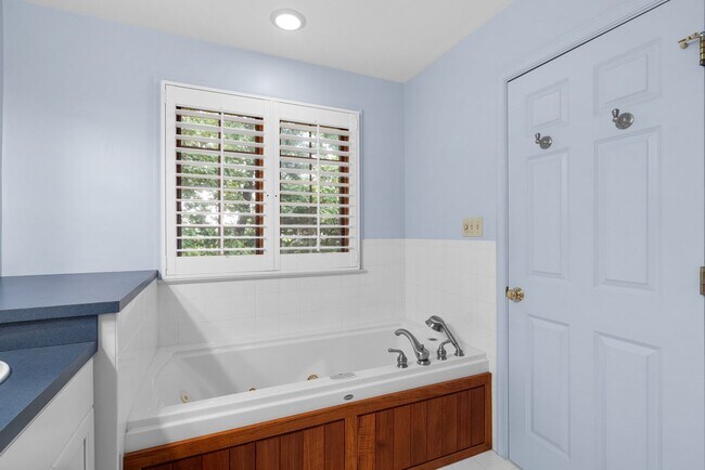 Building Photo - 3 Bed 3.5 Bath - Rockville Townhome - 2 Ca...