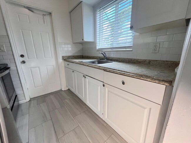 Building Photo - 3121 NE 7th Ave