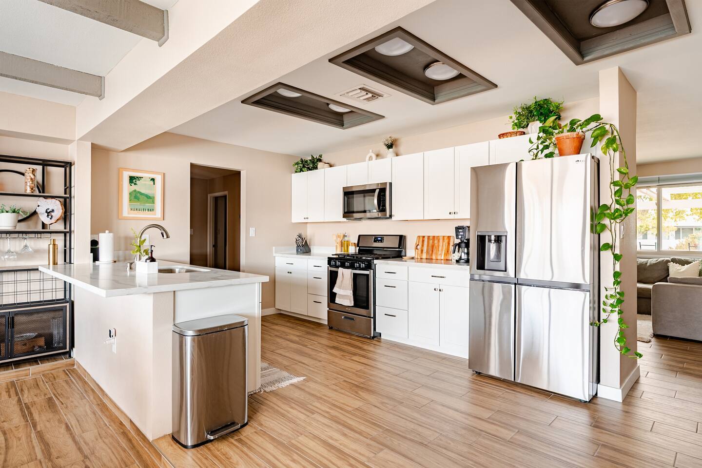 Kitchen - 1104 E Campus Dr