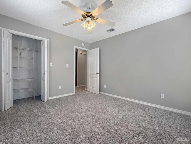 Building Photo - 2121 Pin High Dr