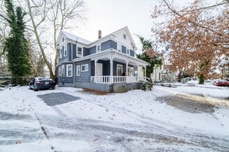 Building Photo - 817 E Pear St