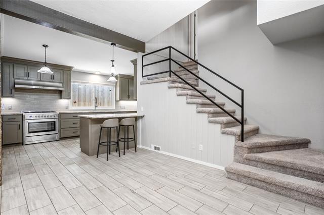 Building Photo - 2733 Sandage Ave