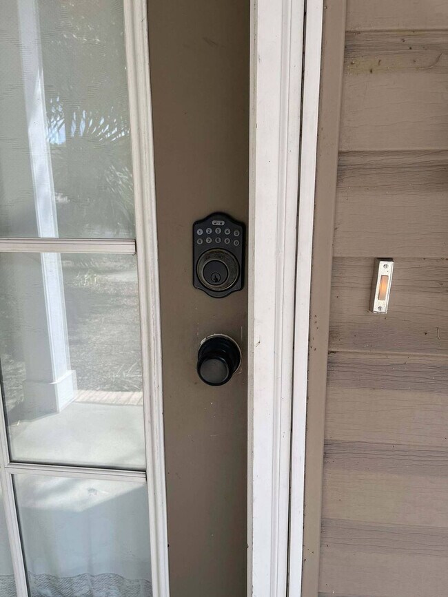 Building Photo - 410 N C St