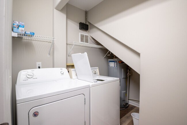 Building Photo - PERFECT OFF-SEASON BEACH GETAWAY