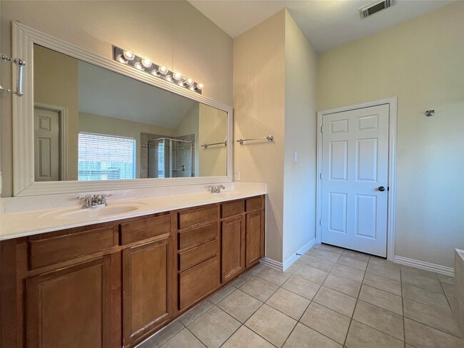 Building Photo - 23247 Dewflower Dr