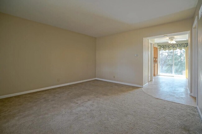 Building Photo - 1726-1728 W Blue Spruce Court