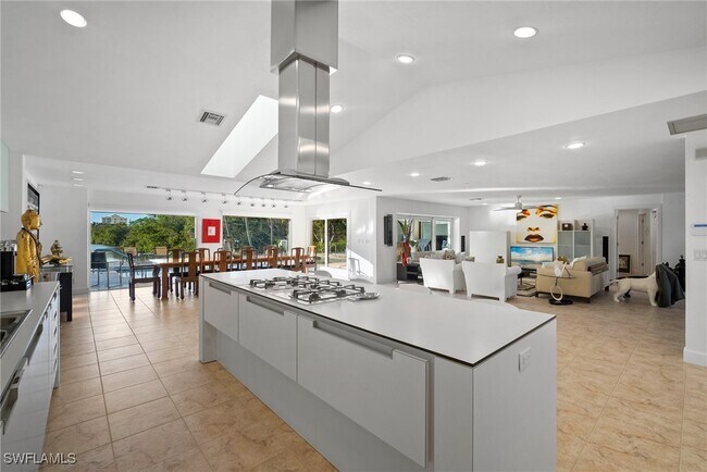 Building Photo - 319 Pirates Bight